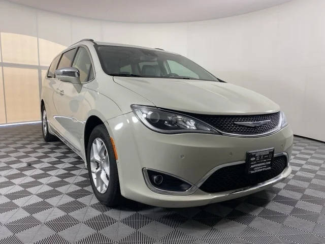 2020 Chrysler Pacifica Minivan Limited FWD photo