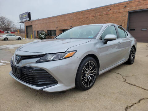 2020 Toyota Camry Hybrid LE FWD photo