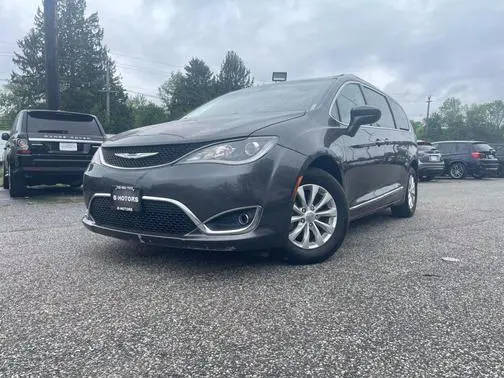 2019 Chrysler Pacifica Minivan Touring L FWD photo