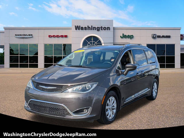 2019 Chrysler Pacifica Minivan Touring L FWD photo