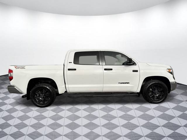 2020 Toyota Tundra SR5 4WD photo