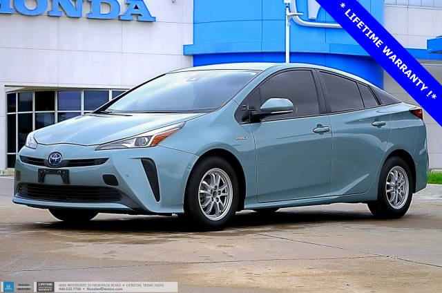 2020 Toyota Prius LE FWD photo