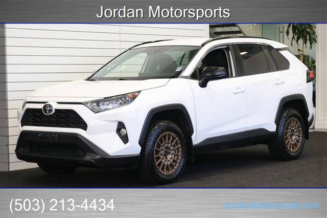 2020 Toyota RAV4 LE AWD photo