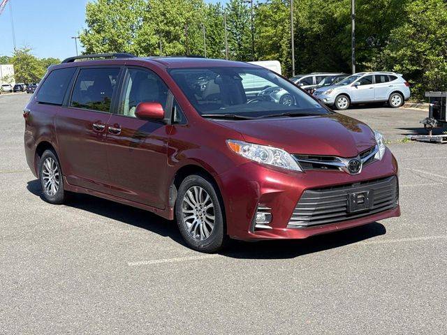 2020 Toyota Sienna XLE FWD photo