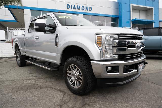 2019 Ford F-350 Super Duty LARIAT 4WD photo