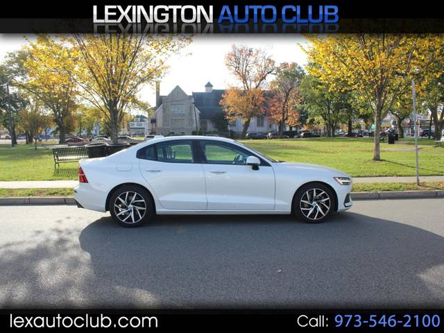 2020 Volvo S60 Momentum FWD photo