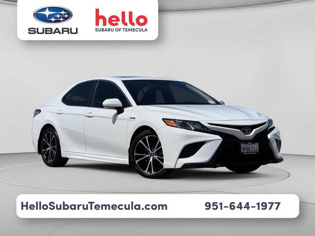 2020 Toyota Camry Hybrid SE FWD photo