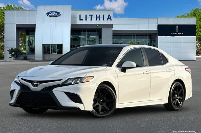 2020 Toyota Camry SE FWD photo