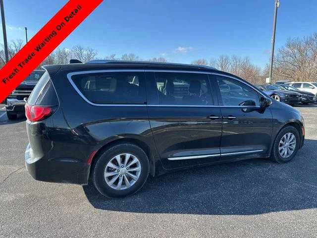 2019 Chrysler Pacifica Minivan Touring L FWD photo