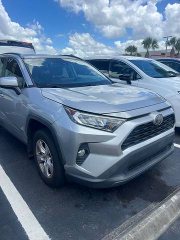 2020 Toyota RAV4 XLE FWD photo