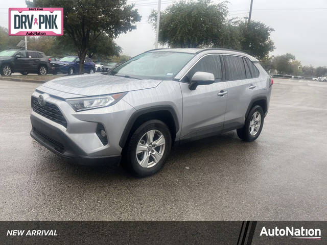 2020 Toyota RAV4 XLE AWD photo