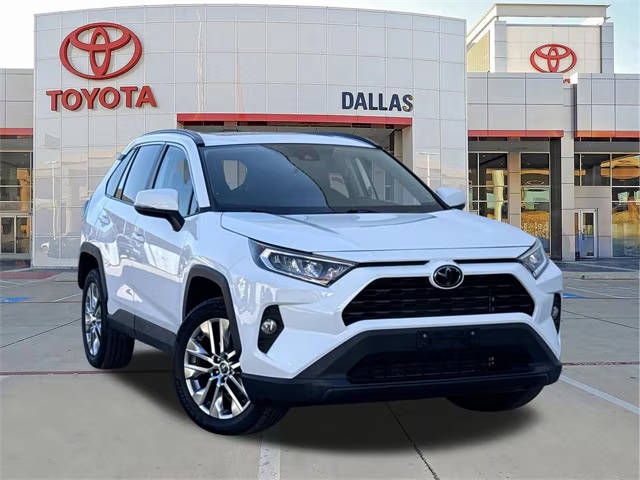 2020 Toyota RAV4 XLE Premium FWD photo