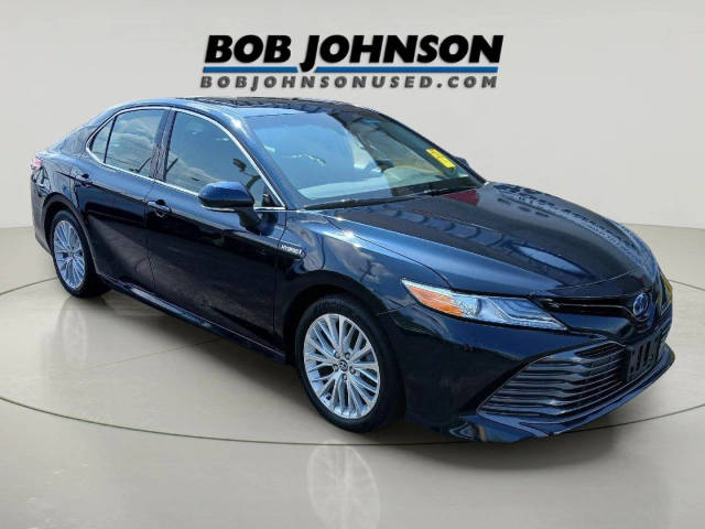 2020 Toyota Camry Hybrid XLE FWD photo