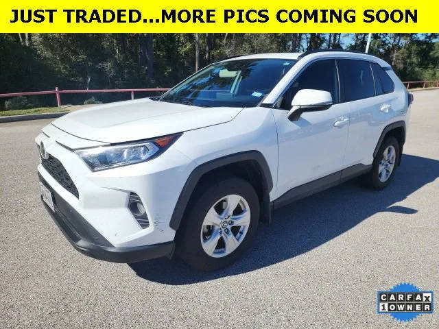 2020 Toyota RAV4 XLE FWD photo