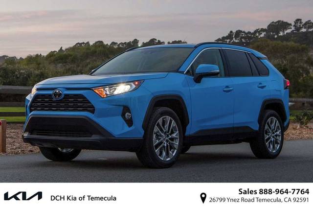 2020 Toyota RAV4 LE FWD photo