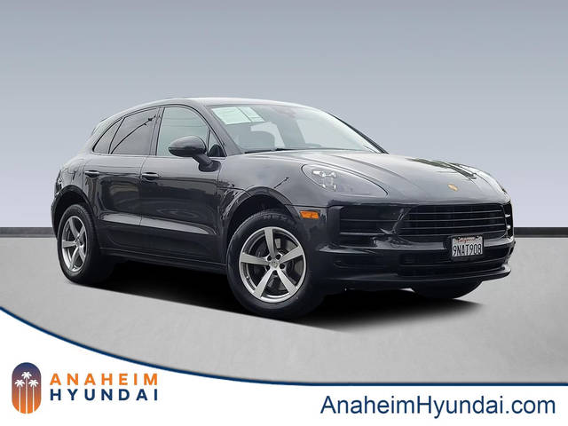 2020 Porsche Macan  AWD photo