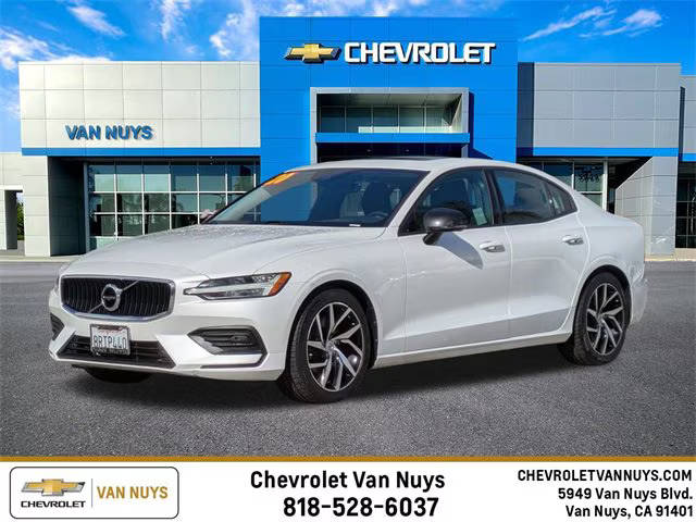 2020 Volvo S60 Momentum FWD photo