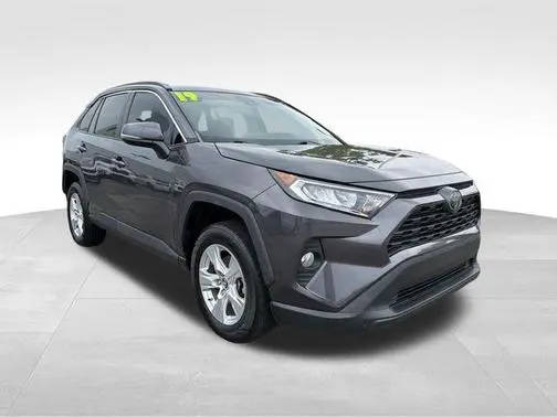 2019 Toyota RAV4 XLE FWD photo