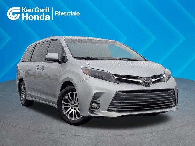 2020 Toyota Sienna XLE FWD photo