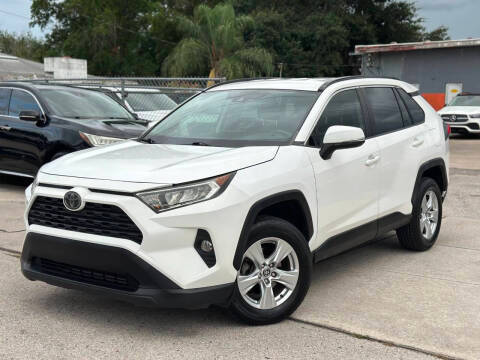 2020 Toyota RAV4 XLE FWD photo