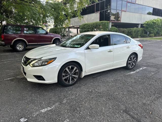 2016 Nissan Altima 2.5 SR FWD photo
