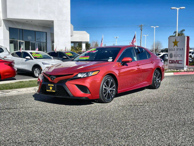 2020 Toyota Camry SE FWD photo