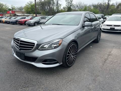 2015 Mercedes-Benz E-Class E 350 Luxury RWD photo