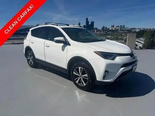 2017 Toyota RAV4 XLE AWD photo