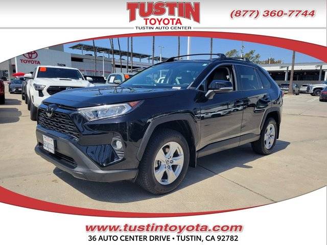 2020 Toyota RAV4 XLE FWD photo
