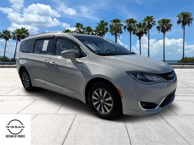 2019 Chrysler Pacifica Minivan Touring L Plus FWD photo