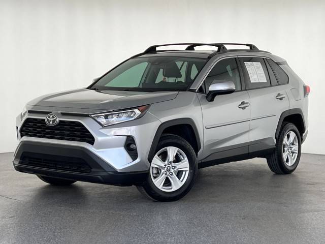 2020 Toyota RAV4 XLE FWD photo