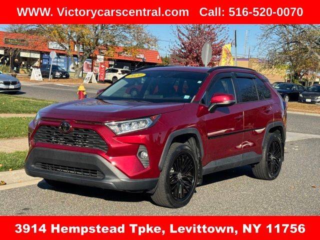 2020 Toyota RAV4 XLE FWD photo