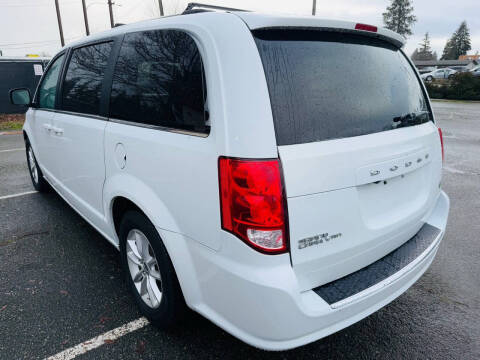 2018 Dodge Grand Caravan SXT FWD photo