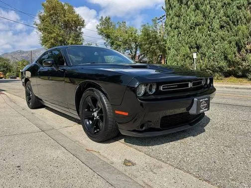 2018 Dodge Challenger SXT RWD photo