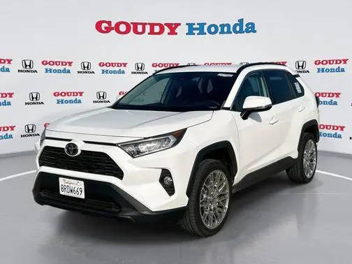 2020 Toyota RAV4 XLE FWD photo