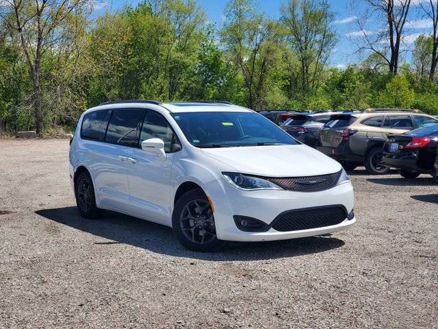2020 Chrysler Pacifica Minivan Limited FWD photo