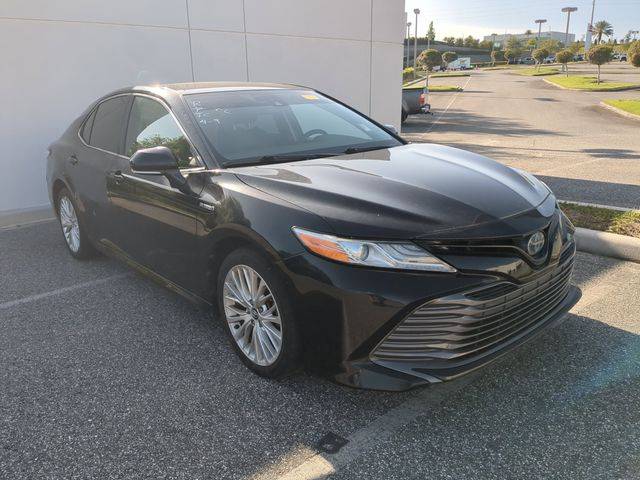 2020 Toyota Camry Hybrid XLE FWD photo