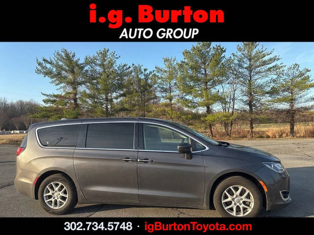 2020 Chrysler Pacifica Minivan Touring FWD photo