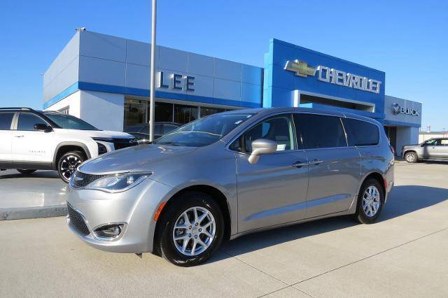 2020 Chrysler Pacifica Minivan Touring FWD photo