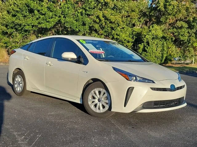 2020 Toyota Prius LE FWD photo