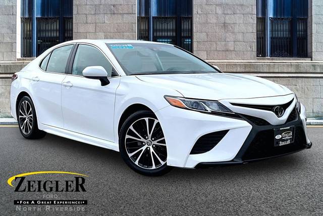 2019 Toyota Camry SE FWD photo