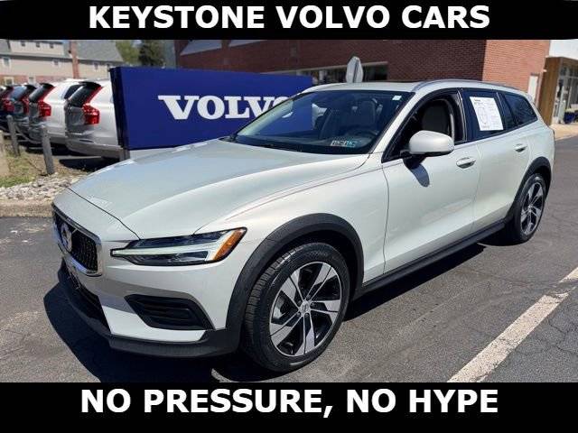 2020 Volvo V60 Cross Country  AWD photo