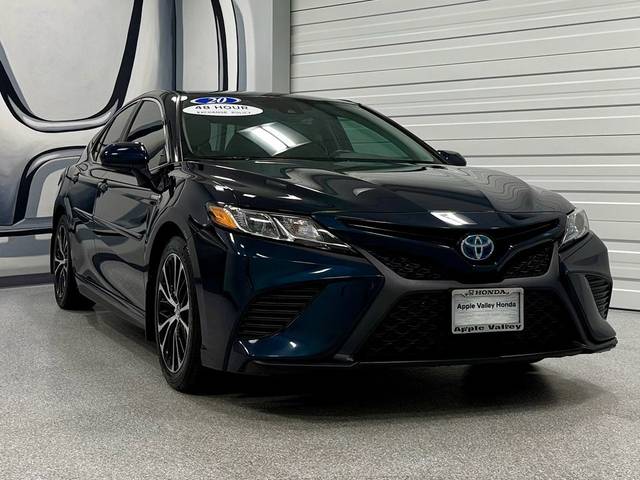 2020 Toyota Camry Hybrid SE FWD photo