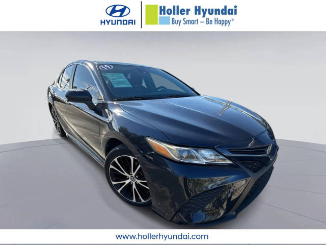 2019 Toyota Camry SE FWD photo
