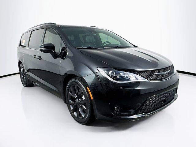 2020 Chrysler Pacifica Minivan Limited FWD photo