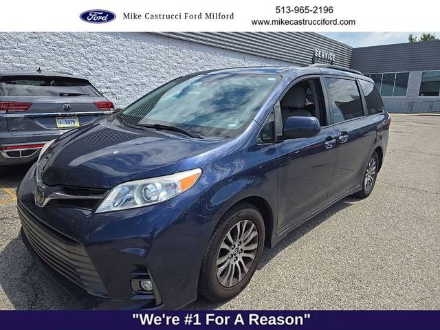 2020 Toyota Sienna XLE FWD photo