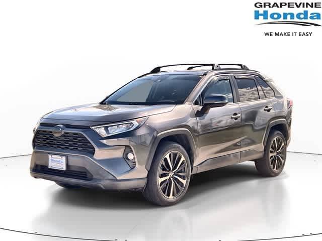 2020 Toyota RAV4 XLE FWD photo