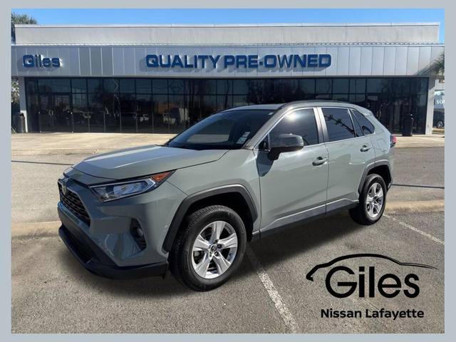 2020 Toyota RAV4 XLE FWD photo