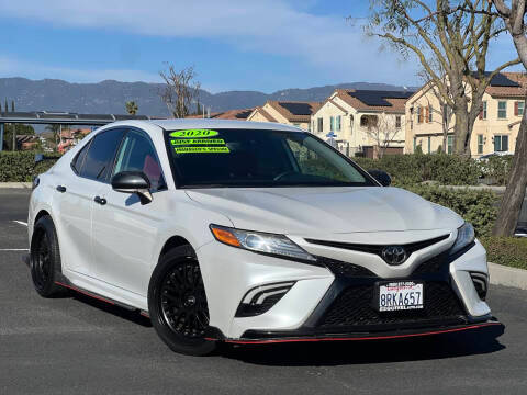 2020 Toyota Camry XSE FWD photo