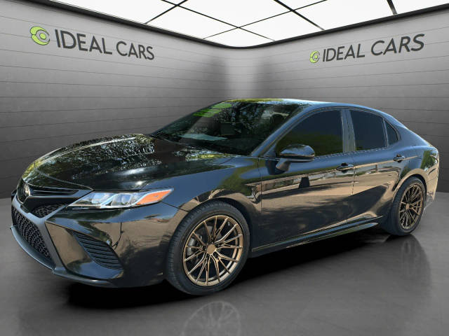 2020 Toyota Camry SE Nightshade FWD photo